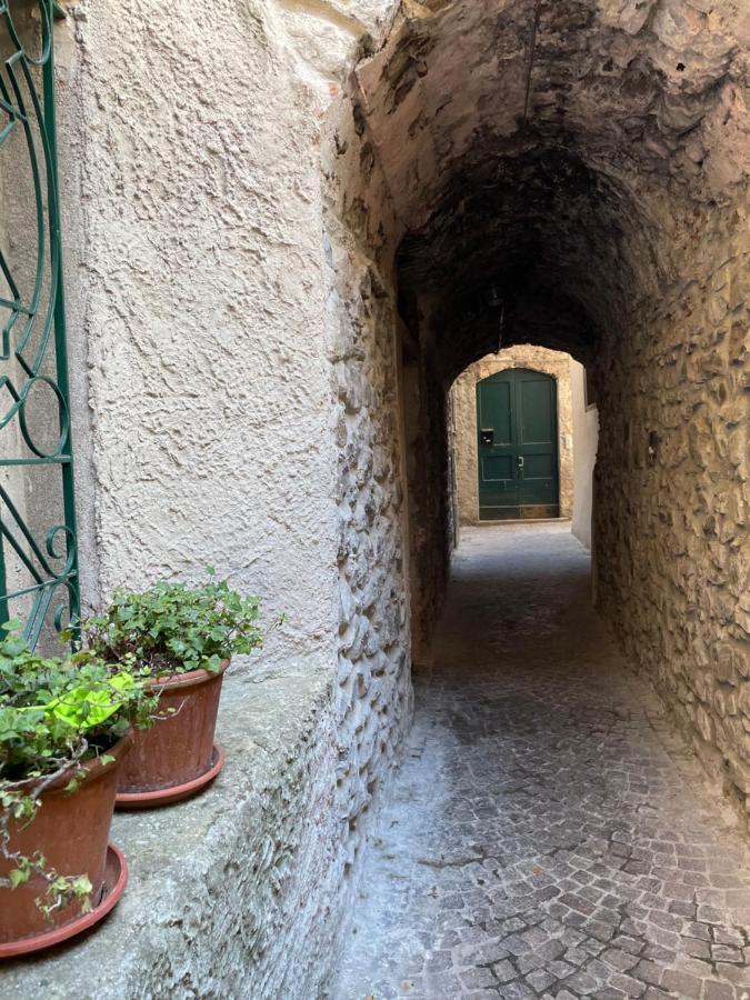 La Casa Nei Vicoli: In Centro A Due Passi Dal Lago Mandello del Lario Exterior photo