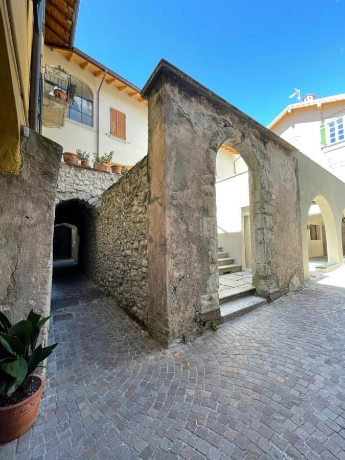 La Casa Nei Vicoli: In Centro A Due Passi Dal Lago Mandello del Lario Exterior photo