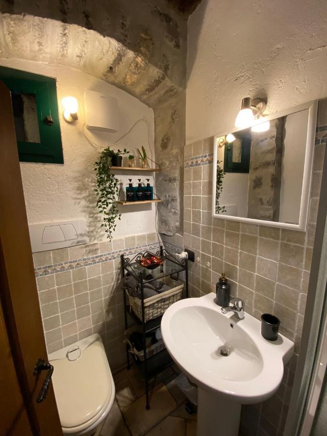 La Casa Nei Vicoli: In Centro A Due Passi Dal Lago Mandello del Lario Exterior photo